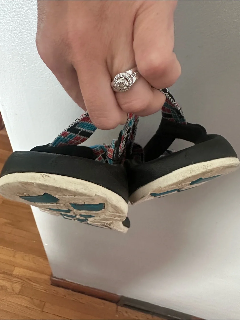 Chaco kid Sandal with Multicolor Geometric Straps